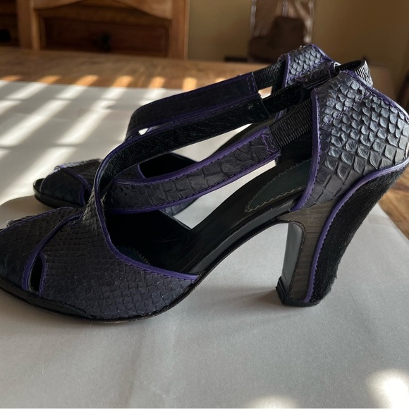 Max Azria Brie Black/Purple Combo Leather/Fur Strappy Peep Toe Heels Sz 38/7 GUC - Picture 2 of 16
